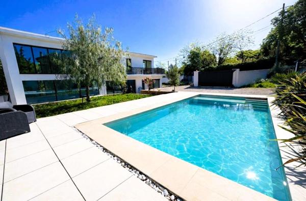 Saint Julien magnifique villa d'architecte 178 m² avec piscine et terrain de 978 m²