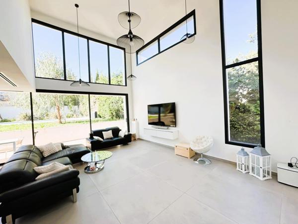 Saint Julien magnifique villa d'architecte 178 m² avec piscine et terrain de 978 m²