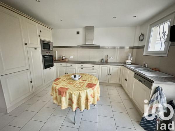 Maison 7 pièces de 150 m² à Urville-Nacqueville (50460)