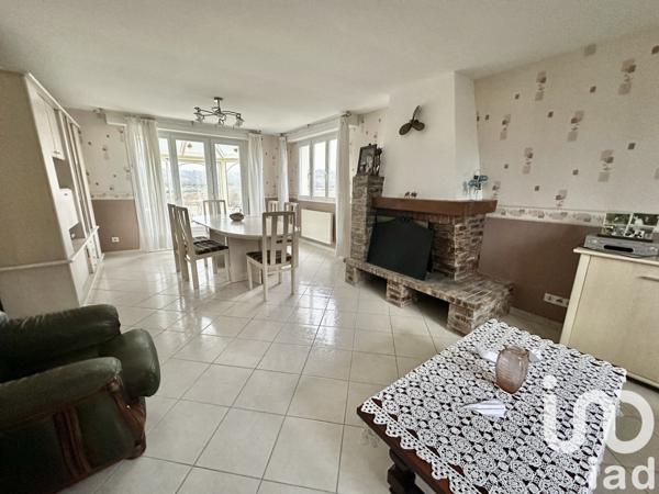 Maison 7 pièces de 150 m² à Urville-Nacqueville (50460)