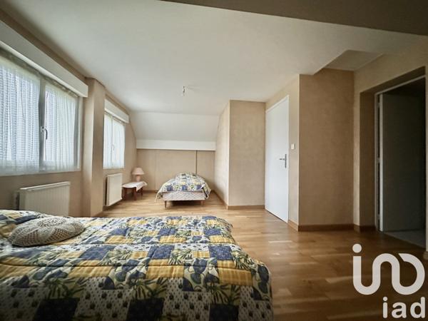 Maison 7 pièces de 150 m² à Urville-Nacqueville (50460)