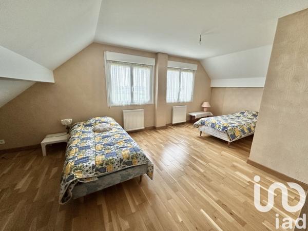 Maison 7 pièces de 150 m² à Urville-Nacqueville (50460)
