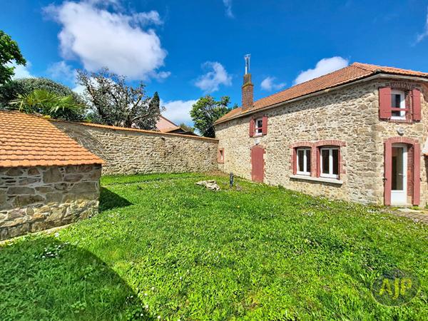 Vente maison La Chaize Le Vicomte : 227 000 € - AJP Immobilier La Roche-sur-Yon