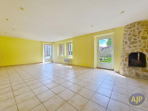 Vente maison La Chaize Le Vicomte : 227 000 € - AJP Immobilier La Roche-sur-Yon