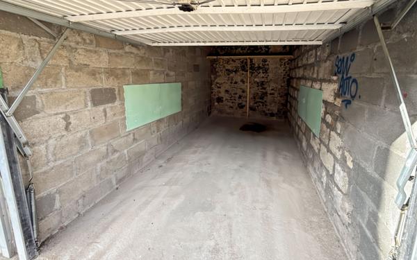 Stationnement à louer    12 m2 Orléans