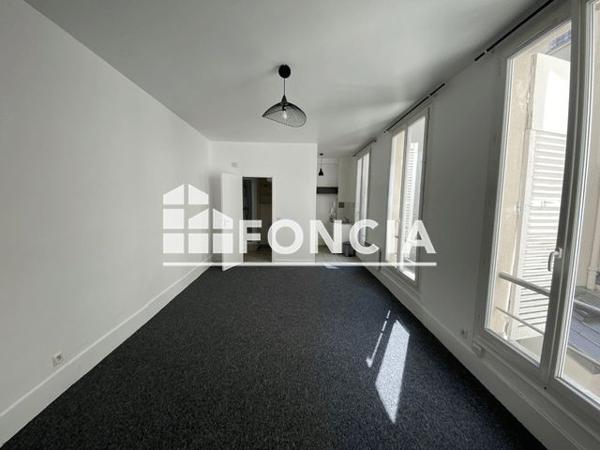 Location Studio 29.2 m² - 30 RUE GODOT DE MAUROY Paris 75009