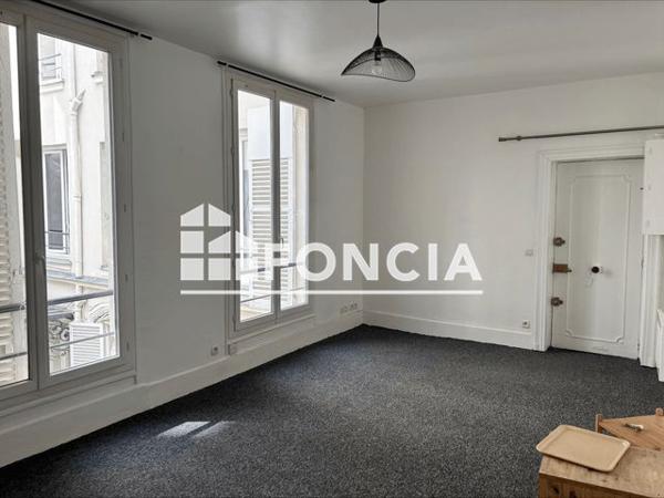 Location Studio 29.2 m² - 30 RUE GODOT DE MAUROY Paris 75009
