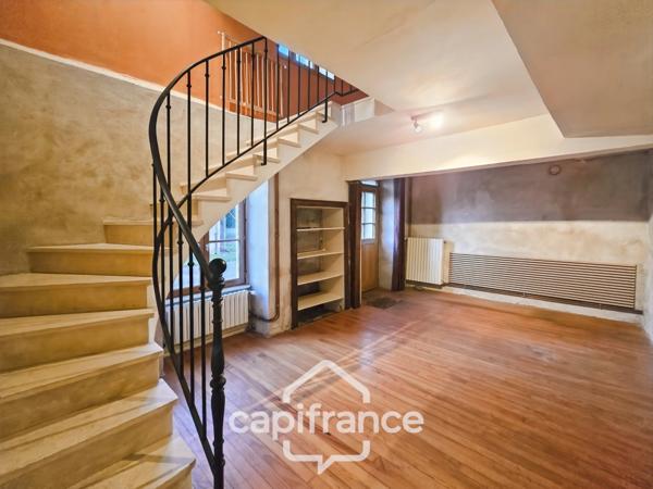 URZY – Maison de village pleine de charme – 133 m² – Cour – Potentiel locatif ou professionnel