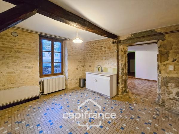URZY – Maison de village pleine de charme – 133 m² – Cour – Potentiel locatif ou professionnel