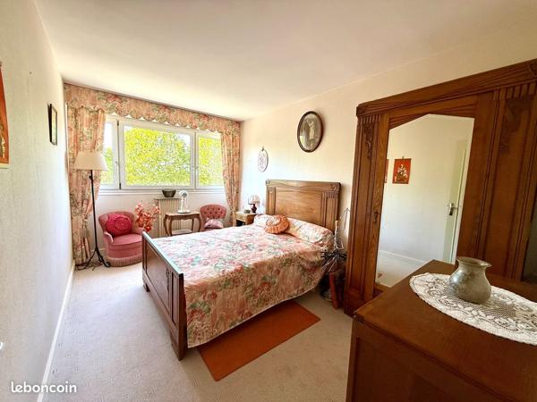 GRAND APPARTEMENT T3/ Beauregard avec garage+cave