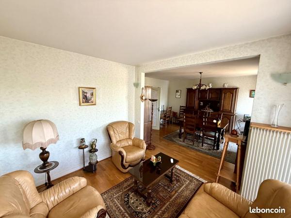 GRAND APPARTEMENT T3/ Beauregard avec garage+cave