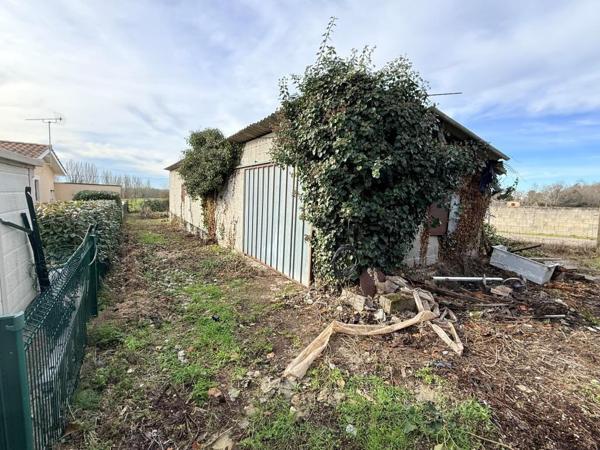 ST ANDRE DE CUBZAC TERRAIN CONSTRUCTIBLE 580 m² AVEC BÂTIMENT ENVIRON 90 m² Saint-André-de-Cubzac (33240)