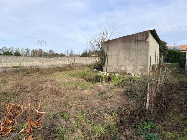 ST ANDRE DE CUBZAC TERRAIN CONSTRUCTIBLE 580 m² AVEC BÂTIMENT ENVIRON 90 m² Saint-André-de-Cubzac (33240)