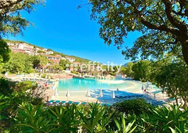 Maison
         4 pièces
        - 64 m² Bien prestige 599 000 € *
