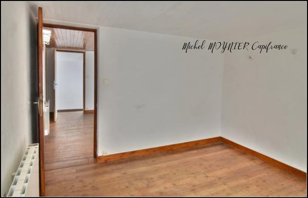 L’Argentière-la-Bessée centre : maison 5 pièces avec cave, combles et jardinet