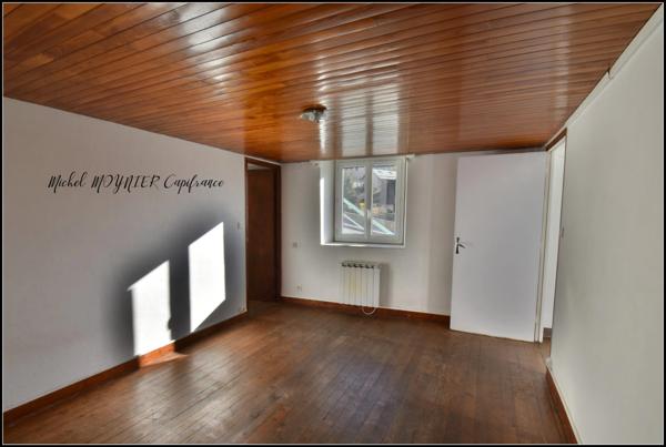 L’Argentière-la-Bessée centre : maison 5 pièces avec cave, combles et jardinet