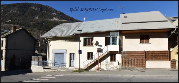 L’Argentière-la-Bessée centre : maison 5 pièces avec cave, combles et jardinet
