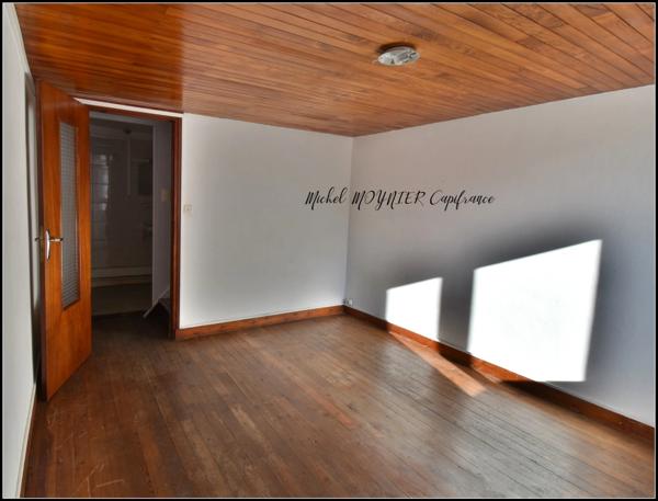 L’Argentière-la-Bessée centre : maison 5 pièces avec cave, combles et jardinet