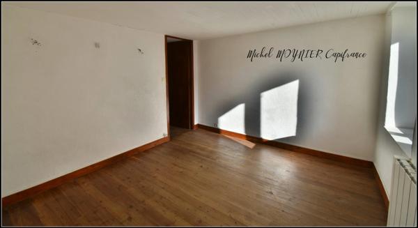 L’Argentière-la-Bessée centre : maison 5 pièces avec cave, combles et jardinet