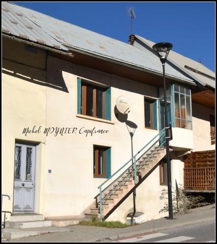 L’Argentière-la-Bessée centre : maison 5 pièces avec cave, combles et jardinet