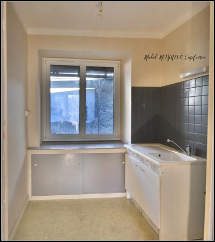 L’Argentière-la-Bessée centre : maison 5 pièces avec cave, combles et jardinet