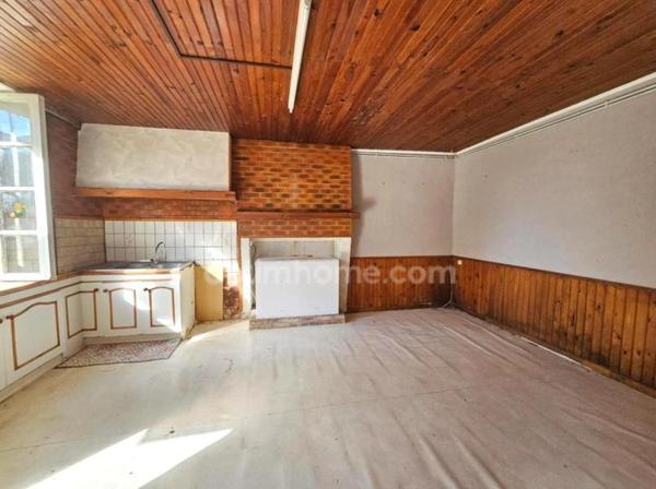 A vendre 🏠 PROJET RÉNO : MAISON en pierre (41 m² sur deux niveaux) + GRANGE (54 m²) INDÉPENDANTE, BRIE (16)