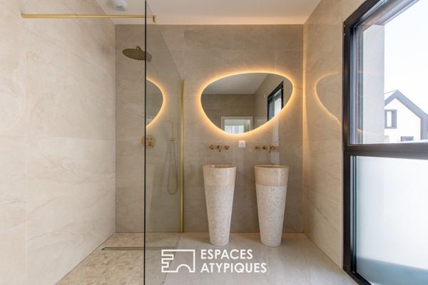 Élégante villa contemporaine avec piscine