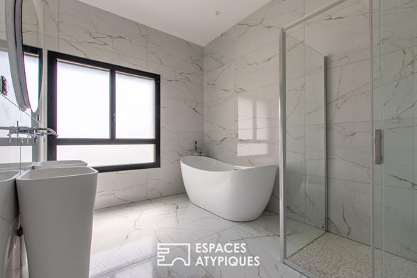 Élégante villa contemporaine avec piscine