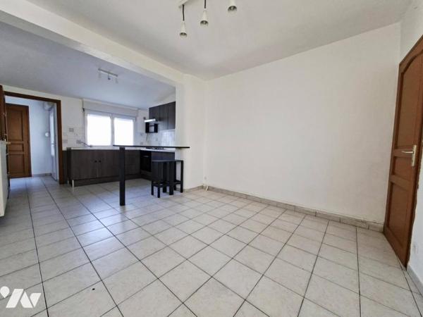 Maison semi-mitoyenne, 2 chambres, garage et jardin