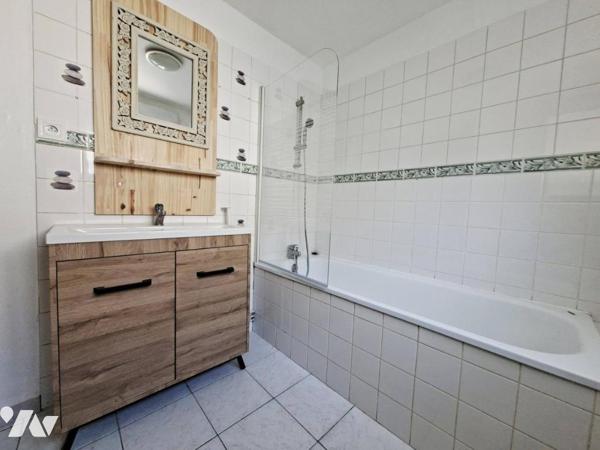 Maison semi-mitoyenne, 2 chambres, garage et jardin