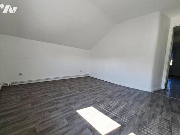 Maison semi-mitoyenne, 2 chambres, garage et jardin