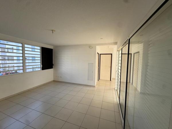 APPARTEMENT T2 AVEC VARANGUE ET PARKING