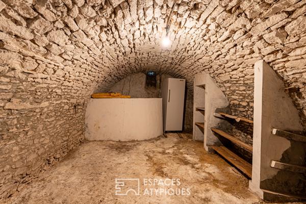 Demeure familiale aux volumes généreux, multiples possibilités dans un cadre préservé à Beynes