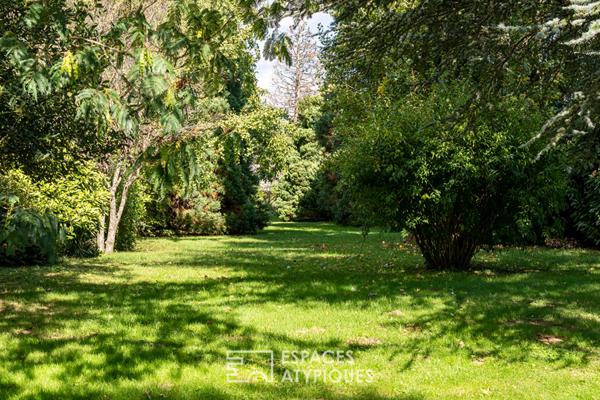 Demeure familiale aux volumes généreux, multiples possibilités dans un cadre préservé à Beynes