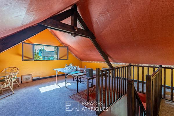 Demeure familiale aux volumes généreux, multiples possibilités dans un cadre préservé à Beynes