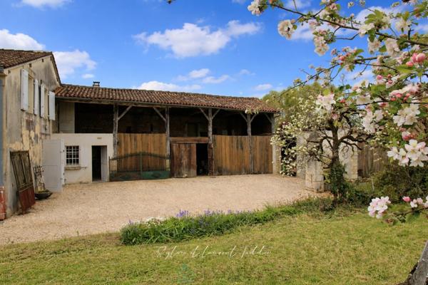 LE LUXE DISCRET DE LA PIERRE.... DANS UN CADRE PAISIBLE