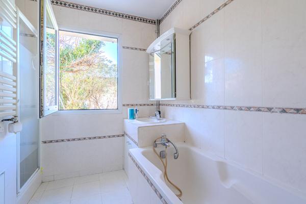 Mérignac La Glacière - Maison familiale lumineuse avec jardin, piscine et garage,