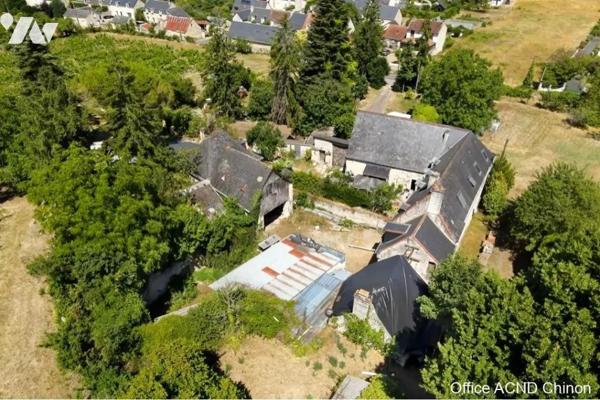 Ensemble immobilier situé à BEAUMONT-EN-VÉRON
Cet ensemble se compose de plusieurs bâtiments o...