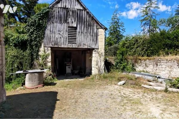 Ensemble immobilier situé à BEAUMONT-EN-VÉRON
Cet ensemble se compose de plusieurs bâtiments o...