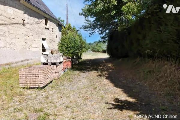 Ensemble immobilier situé à BEAUMONT-EN-VÉRON
Cet ensemble se compose de plusieurs bâtiments o...