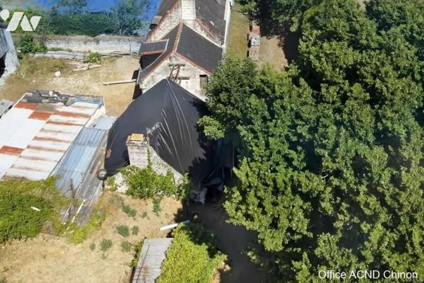 Ensemble immobilier situé à BEAUMONT-EN-VÉRON
Cet ensemble se compose de plusieurs bâtiments o...