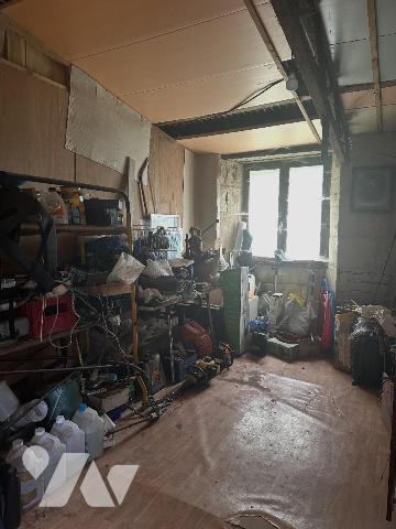 Ensemble immobilier situé à BEAUMONT-EN-VÉRON
Cet ensemble se compose de plusieurs bâtiments o...