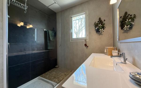 Maison à vendre    5 pièces •  Saint-Palais-sur-Mer