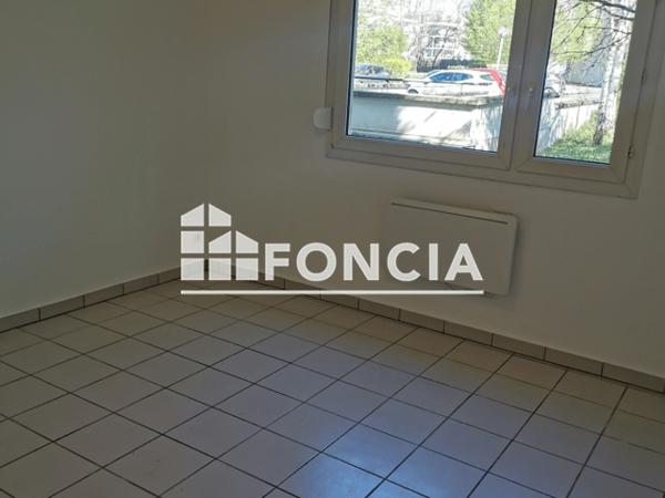 Location Studio 21.8 m² - 33 RUE DE SOLIGNAC Nancy 54000
