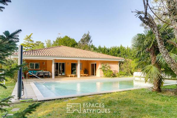 Villa avec piscine en lisière de forêt