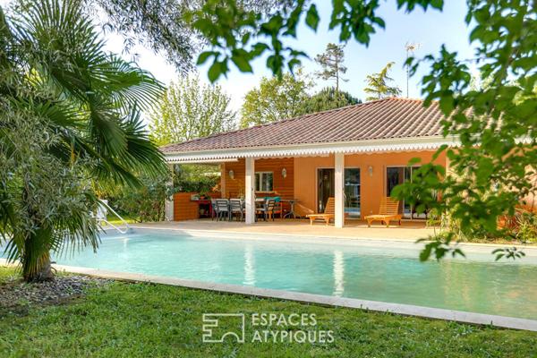 Villa avec piscine en lisière de forêt