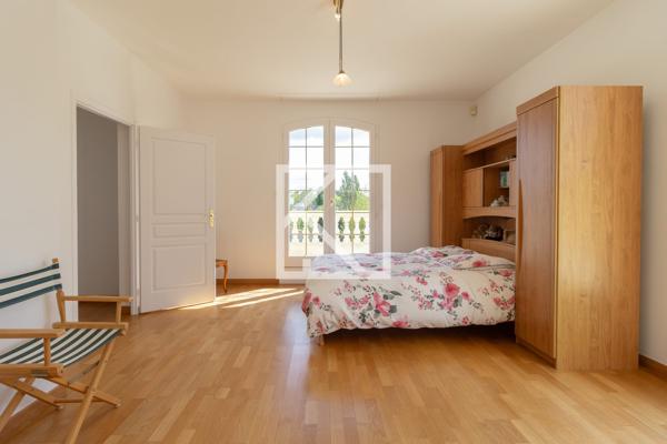 VILLA D'EXCEPTION EN BORD DE RIVIERE
