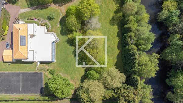 VILLA D'EXCEPTION EN BORD DE RIVIERE