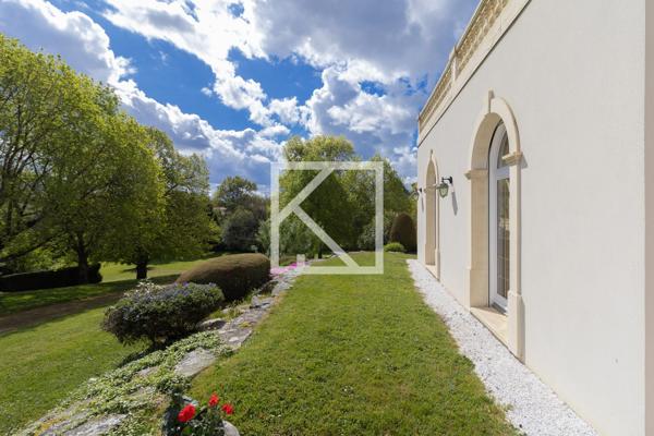 VILLA D'EXCEPTION EN BORD DE RIVIERE