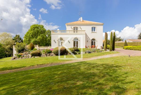 VILLA D'EXCEPTION EN BORD DE RIVIERE